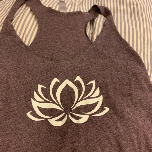 Lotus Print Tank - Picture 2 of 2